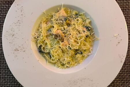 Лосось со шпинатом