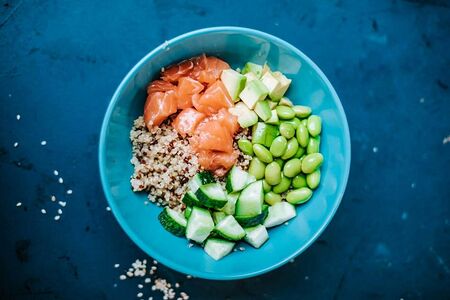 Поке с киноа и лососем/тунцом/угрём