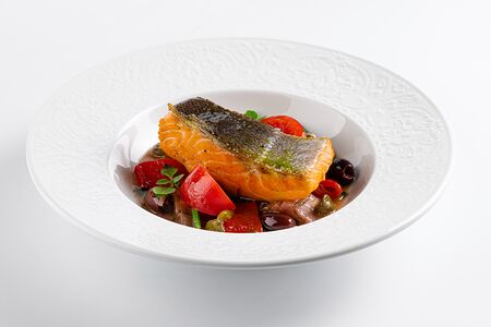 Лосось на гриле с соте из овощей New