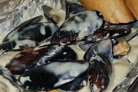 Мидии в сливочно-сырном соусе