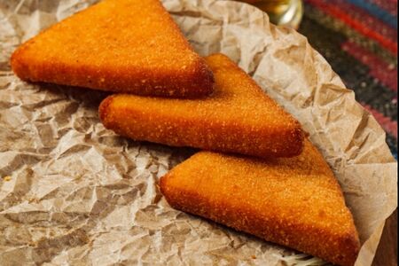 Сулугуни, жаренный в сухарях