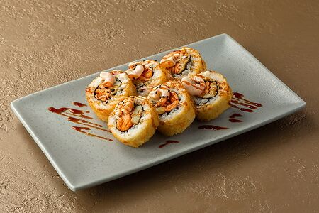 Тёплый ролл с креветками в сливочном соусе