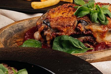 Запеченный баклажан с фаршем