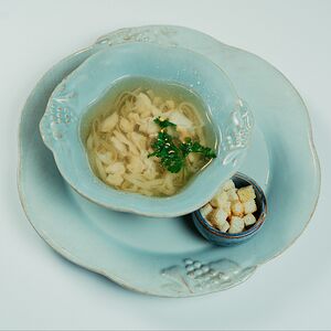 Куриный бульон с крутонами