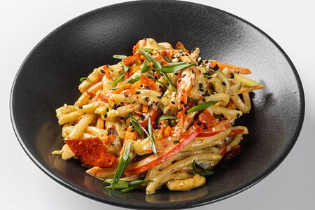 Вок с курицей в соусе карри