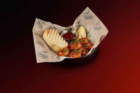 Жареные креветки с хрустящей чиабаттой