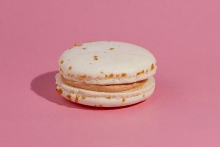 Макарун Соленая карамель