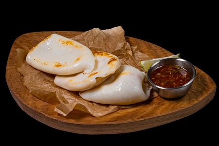 Кальмары на гриле с имбирным соусом