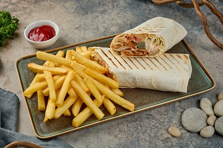 Комбо: Шаурма классическая и картошка фри и соус