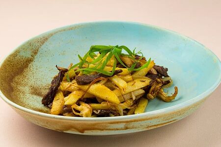 Картофель с мясом и грибами