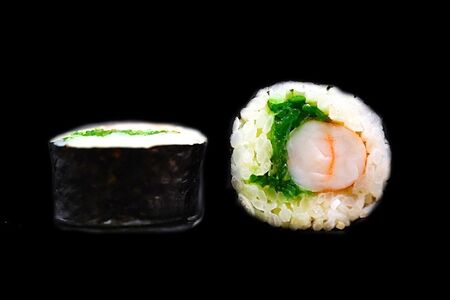 Закрытый ролл с чукой и креветкой (8 шт.)