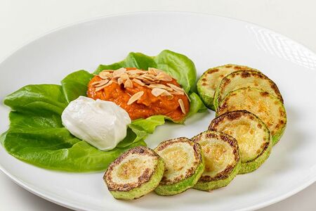 Молодые кабачки со сметаной