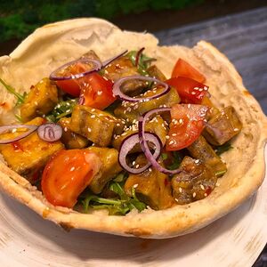 Салата из баклажан в хрустящем хлебе