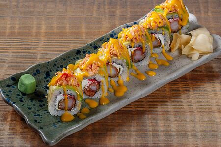 Ролл с тартаром из краба и манговым соусом