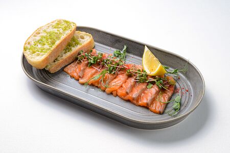 Сёмга слабой соли с каперсами и лимоном