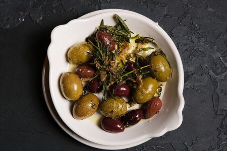 Оливки по-лигурийски