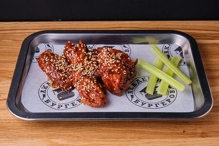 Куриные крылья в соусе барбекю Яс