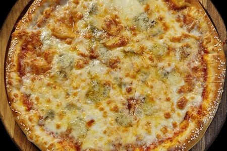 Пицца Четыре сыра с сырным бортиком