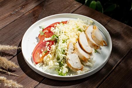 Салат Цезарь с курицей