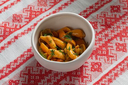 Маринованные опята