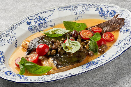 Камбала с томатами и каперсами