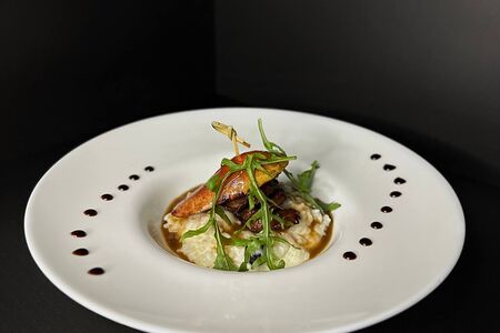 Ризотто с говяжьей вырезкой, грушей и голубикой