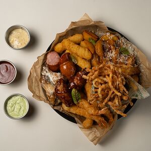 Большая тарелка закусок