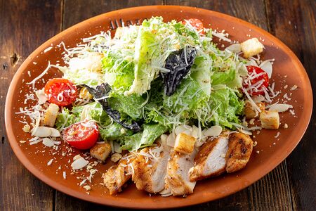 Тёплый салат с курицей