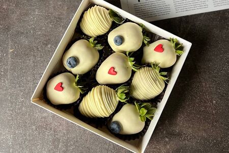 Набор клубники в шоколаде 9 ягод