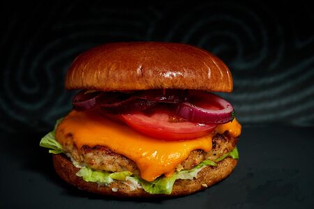 Бургер со свинюшкой и говяжкой