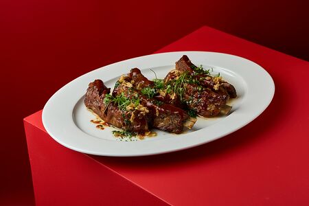 Томлёные свиные рёбра BBQ