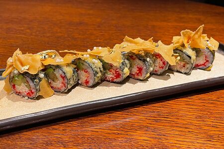 Крабовый микс, сыр, тобико и авокадо 