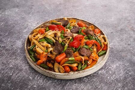 Вок с говядиной