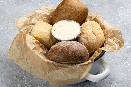 Хлебное ассорти с копченым маслом