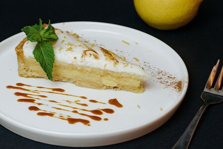 Лимонный торт с меренгой