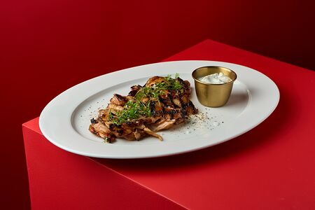 Куриное бедро с греческим соусом