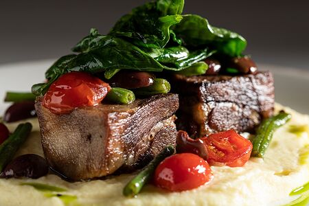 Говяжий язык с картофельным кремом