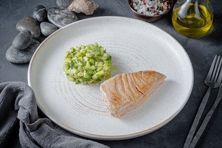 Тунец с фруктовым тартаром