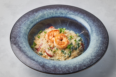 Птитим с креветками и шпинатом