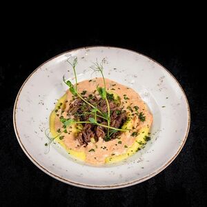 Рваная говядина с картофельным пюре