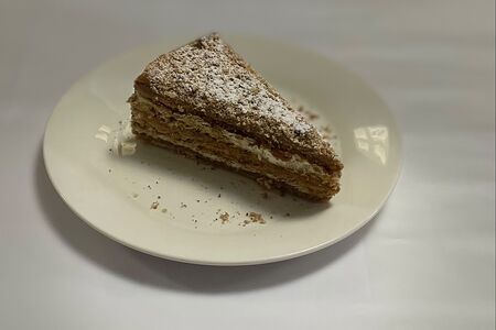 Пирожное Медовик