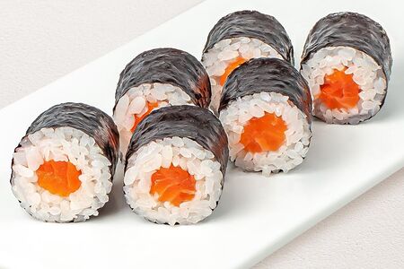 Ролл с лососем