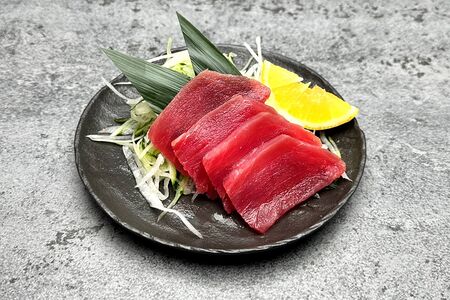 Сашими с тунцом