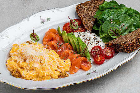 Большой Скрэмбл Nomad с лососем слабой соли