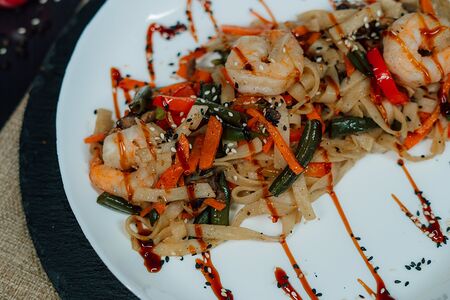 Лапша пшеничная удон с креветками