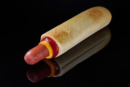 Французский хот-дог с колбаской бергсалями М