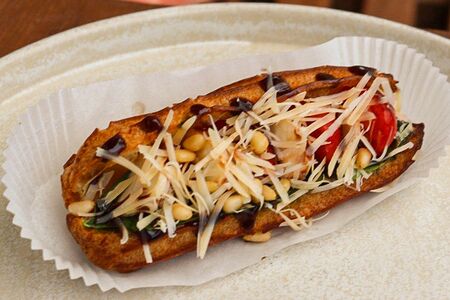 Эклер с моцареллой