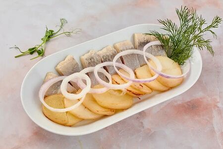 Сельдь с отварным картофелем