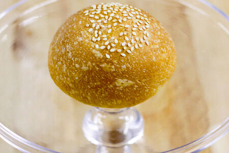 Булочка Дока с кунжутом