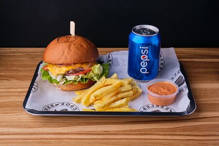 Комбо Обед с чизбургером и кока колой Яс